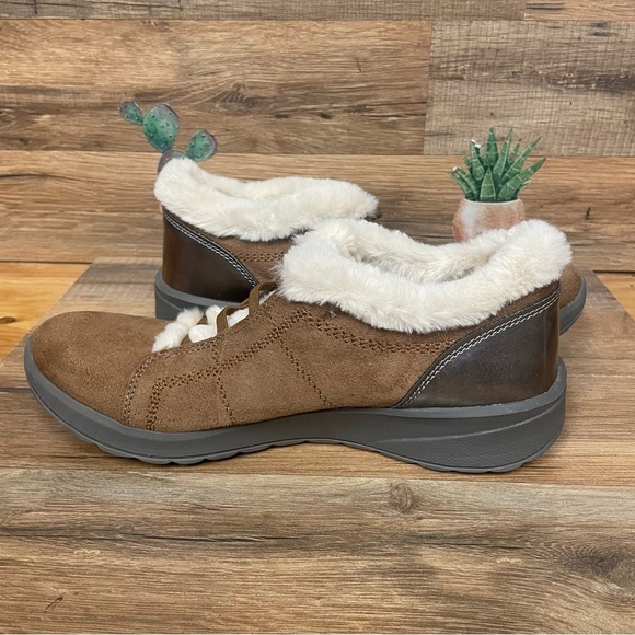 Bzees Golden Faux Fur Trim Washable Slip-on Booties women’s size 10 shoes - Picture 8 of 8